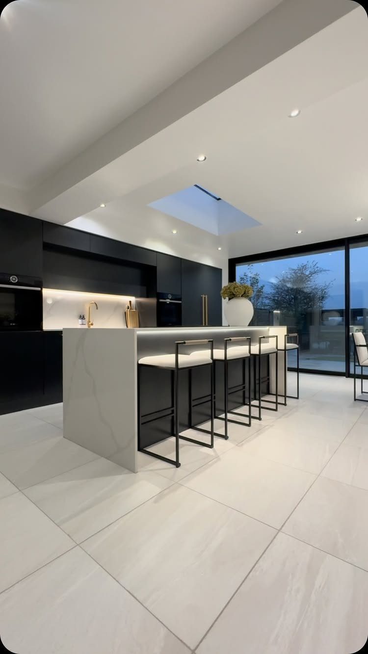 Interior Design Minimalist: 15 Ideas for Clean, Simple Spaces 6 Modern minimalist kitchen with a white marble island and black cabinetry in open layout